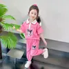Conjunto Esportivo para Meninas Verão 2025 Novo Estilo Bebê Menina Verão Fashion Menininha Desenho Animado Conjunto de Duas Peças