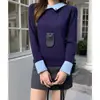 Foto Real de Camiseta de Manga Larga con Cuello de Solapa Estilo Universitario Coreano para Mujer, Nuevo Top Ajustado con Bloques de Color Otoño e Invierno 2025 para Superponer