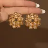 Pendientes de flor roja de moda y exquisitos Pendientes de botón para mujer Estilo étnico moderno Temperamento Socialité Sentido de alta gama Pendientes de nicho Pendientes de botón
