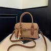 Bolso de mano de moda de nicho estilo coreano, bolsa tipo almohada, nuevo modelo principios de otoño 2026, adecuado para el trabajo y los desplazamientos, bolso Boston, bolso cruzado casual