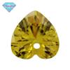 Huagang Gem Único Furo Pêssego Em Forma De Coração Amarelo Dourado Zircão Pedra Nua Anéis Em Forma De Coração Com Fundo Pontiagudo Sintético CZ Gem Perfurado