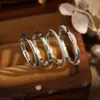 Anillo Sencillo Estilo Retro Minimalista de Venta Caliente Transfronteriza para Mujer, Anillo con Incrustaciones de Diamantes en Cobre Estilo Celebridad de Internet de Moda