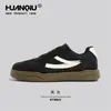 Tênis Casuais Masculinos 2026 Primavera Novo Sola Grossa Aumento de Altura Casuais Sapatos de Treino Alemães Simples Versáteis Sapatos Esportivos