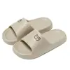 Pisar caca sentir zapatillas mujer 2026 nuevo estilo uso exterior suela gruesa interior hogar baño antideslizante antiolor sandalias EVA mujer
