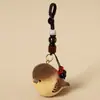 Llavero de coche con adorno de pájaro gorrión tallado en madera hecho a mano, colgante lindo para mochila, pequeño regalo exquisito de madera