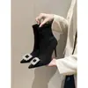 Botas Curtas para Mulheres 2025 Outono e Inverno Novo Estilo Bico Fino Salto Agulha Fivela Quadrada com Strass Camurça Salto Alto Botas Elásticas Botas Slim Botas Meia para Mulheres
