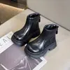 Botas Infantis 2026 Outono/Inverno Novo Estilo Botas de Cano Curto para Meninas Pequenas Sola Macia Preto Médio/Grande Infantil Estilo Britânico Botas Individuais