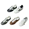 Zapatillas de entrenamiento retro alemanas de cuero genuino brillante, estilo para parejas, con detalles de franja lateral y suela de goma, un diseño versátil