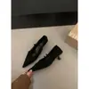 Zapatos Elegantes Versátiles Retro Adelgazantes para el Trabajo 2026 Otoño Nuevo Estilo Elegantes de Gamuza Punta Fina Tacón Bajo Tacones Altos