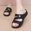 2026 Sapatos Femininos da Moda Respiráveis Salto Plataforma Chinelos de Solado Grosso Salto Plataforma Sandálias Macias de Solado para Casa e Exterior Chinelos de Mãe