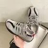 Tênis de Treino Alemão Versátil Estilo Coreano de Cano Baixo Sapatos Casuais de Outono com Cadarço 2026 Modernos Sapatos Forrest Gump Planos Confortáveis Feminino Novo