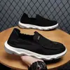 Fabricante Zapatos de Lona para Hombre Primavera Otoño Zapatos Casuales Versátiles sin Cordones Suela Suave Transpirables Zapatos para Hombre Venta al por Mayor