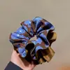Scrunchie Retro Azul Estampado Color-Blocking da Moda para Mulheres, Prendedor de Cabelo Plissado Elegante de Camada Dupla de Alta Qualidade