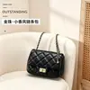 Bolso de cadena de bolas doradas de alta gama, inspirado en Chanel, hecho con piel de cordero de plena flor, un lujoso bolso pequeño cuadrado acolchado, versátil bolso cruzado o de hombro