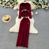 Conjunto Feminino de Outono de Alta Qualidade Estilo Francês com Design de Cintura Amarrada, Top de Tricô com Fivela de Metal, Saia Bodycon de Cintura Alta