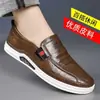 Sapatos Masculinos Outono 2025 Respiráveis Sola Macia Sapatos Casuais Sapatos de Couro Casuais Versáteis Masculinos Sapatos de Couro Pequenos Modernos de Couro Macio