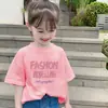 Camiseta de Manga Curta, Estilosa Nova Roupa de Verão 2026 para Meninas, Top de Verão 100% Algodão Inspirado em Design com Estampa de Letra Cartoon