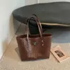 Bolso tote tejido de moda estilo coreano para mujer, nuevo bolso de hombro casual de moda 2026, bolso de gran capacidad para el antebrazo