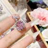 Camellia Moda de Lujo Alto Sentido Polvo Papalacha Diamante Colgante Chapado en Oro de 18K Elegante Pulsera de Flor conjunto