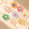 Nova flor oca de cinco pétalas feita à mão DIY capa de celular Crocs ímã de geladeira chaveiro presilha de cabelo acessórios de resina