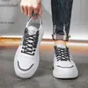 Tênis Masculino, Novo Estilo Primavera e Outono, Couro Respirável Slip-On Calçados Casuais, Sapatos Brancos de Solado Grosso para Estudantes, Tênis da Moda para Homens