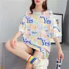 2024 Nova T-shirt de Verão Plus Size Feminina Manga Curta Plus Size Feminina Emagrecedora Comprimento Médio Solta Estampada Coreana Top