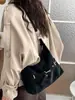 Tendência e versátil nova coleção de 2026 de bolsas de axila de nicho para mulheres, bolsas de ombro estilosas para mulheres, bolsas transversais de ombro de nicho para mulheres