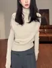 Camiseta Base de Punto de Cuello Alto Color Avena Estilo Coreano para Mujer, Súper Elegante y Única para Otoño e Invierno, Hermoso Suéter con Mangas Interiores