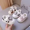 Zapatos para Niños Pequeños Zapatos para Niños Primavera y Otoño Nuevo Bebé Suela Suave Niñas Punta de Concha Zapatos de Tabla Casuales Niños Pequeños Zapatos Deportivos