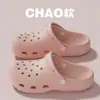 Chapéu de Gato Meninas Sapatos com Buracos 2026 Verão Novo Interno Antiderrapante Externo Respirável Sensação de pisar em cocô Sandálias EVA Mulheres