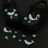 Charms metálicos de flor de cinco pétalos de alta gama compatibles con Crocs, accesorios versátiles para zapatos para decoración y manualidades