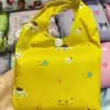 Bolsa de Tela a Cuadros 210D de Dibujos Animados Ecológica Plegable Casual Impermeable Impresa Bolsa de Compras Bolsa de Almacenamiento Portátil 2 en 1