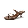 Sandalias de Tacón Alto Cuadradas con Tira Fina Francesas Tacón de Aguja Nuevas Verano 2025 Sandalias Elegantes de Tacón Kitten Piel Suave Tanga