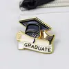 Broche Creativo Forma de Birrete de Licenciatura Temporada de Graduación Estudiantil Colgante Pequeño Decoración para Abrigo Mochila Insignia de Metal Venta al por Mayor