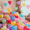 Globos Coloridos en Forma de Corazón Flotando en el Aire para Decoraciones de Cumpleaños, Confesión del Día de San Valentín y Montaje de Escena de Propuesta