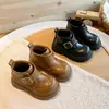 Botines estilo Martin para niños, nueva colección otoño 2026, modelo único, color liso, zapatos pequeños de cuero estilo británico para bebés niñas, botines de una sola pieza de moda para niñas