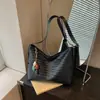 Bolsa hobo de couro macio trançado para axila, nicho, para mulheres, novo modelo outono 2026, bolsa de mão e bolsa de ombro simples para o dia a dia