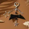 Llavero de Moda Elegante Estilo Europeo y Americano para Mujer con Flor de Goteo de Aceite y Colgante de Perla en Forma de Mariposa y Corazón Accesorio para Bolso