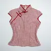 2026 Tops para Mujer Ropa Elegante para Mujer Cheongsam Cuello Alto Diseño de Botones Estilo Chino de Nicho Ceñidor de Cintura Cuadros Rojos y Blancos Venta al por Mayor