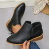 Botas de Couro de Tamanho Grande para Exportação Europeia e Americana Botas Femininas Cor Pura Slim Bico Fino Zíper Traseiro Casual Solado Grosso Salto Grosso Botas Individuais Femininas