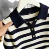 2026 Verano Nuevo Ajuste Delgado Estilo Old Money Cuello Polo Medio Botón Rayas Tejido de Seda de Hielo Manga Corta Camiseta para Mujer Moderna