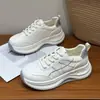 Novedad Primavera/Verano 2026 Moda de Comercio Exterior Zapatos Gruesos para Mujer que Aumentan la Altura Zapatos de Papá para Mujer Zapatos Deportivos Versátiles Transfronterizo