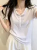 Camiseta blanca de manga corta estilo coreano, cuello en V semiabierto, para mujer, nuevo modelo de verano, corte casual holgado, top adelgazante A13258