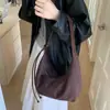 Bolsa transversal de luxo leve transfronteiriça para mulheres, bolsa popular estilo bolinho, bolsa tote de grande capacidade para o dia a dia, bolsa de ombro moderna, bolsa de mão