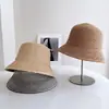 Sombrero de pescador de rafia trenzada de papel multicolor estilo minimalista para mujer, sombrero de paja para protección solar de verano con rayas contrastantes, sombrero de pescador moderno