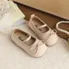 Sapatos de Couro Infantis 2026 Primavera Novo Estilo Sapatos de Princesa com Laço para Meninas Sapatos Infantis Sapatos de Couro da Moda Sapatos Individuais para Bebês Meninas