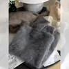 Suéter tejido de punto de piel de mapache con cuello redondo gris para mujer, nueva colección otoño/invierno 2026, con diseño de solapa, corte relajado y tejido engrosado para usar en invierno