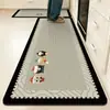 La alfombrilla de cocina es absorbente de agua, de secado rápido, resistente a la suciedad y fácil de limpiar. La alfombrilla de suelo de tierra de diatomeas es un juego rectangular largo de dos piezas de alfombrillas para pies