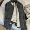 Chaqueta corta nueva, gruesa, acolchada, color gris, estilo francés, un abrigo corto chic y elegante para invierno, con forro interior cálido