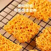 Fideos crujientes de huevas de cangrejo de la calle Jizhou, caja completa de fideos instantáneos, deliciosos fideos secos, bocadillos nostálgicos para los nacidos en los 80 y 90, disponibles para entrega